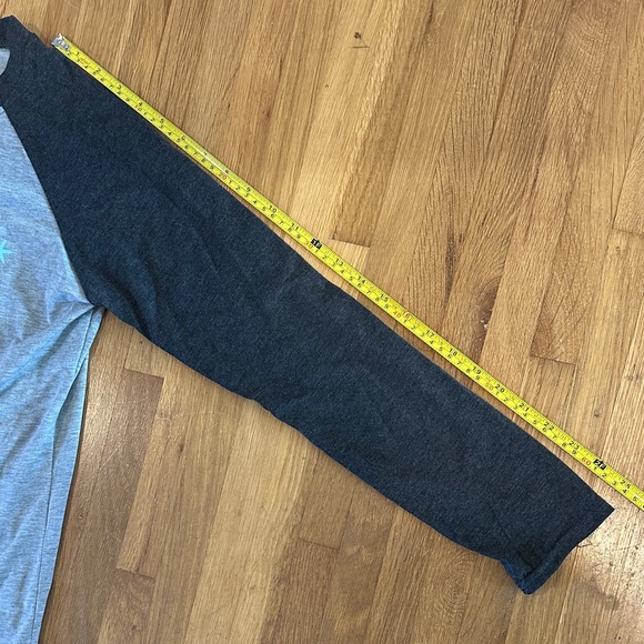 *last chance* Women’s Gray Winter Quarter Long Sleeve Shirt - Picture 8 of 11